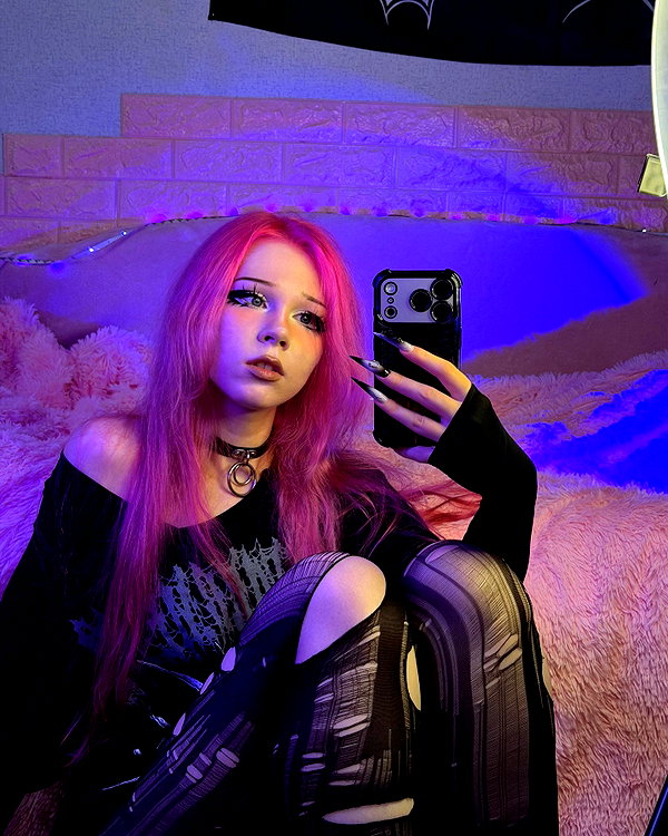 tiny.eviluv instagram image archive image