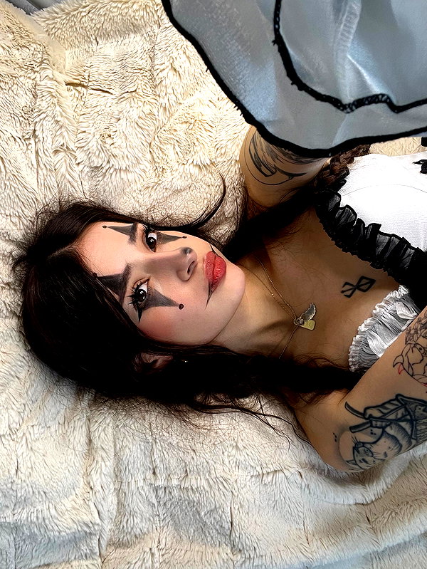 cata.leyah instagram image archive image