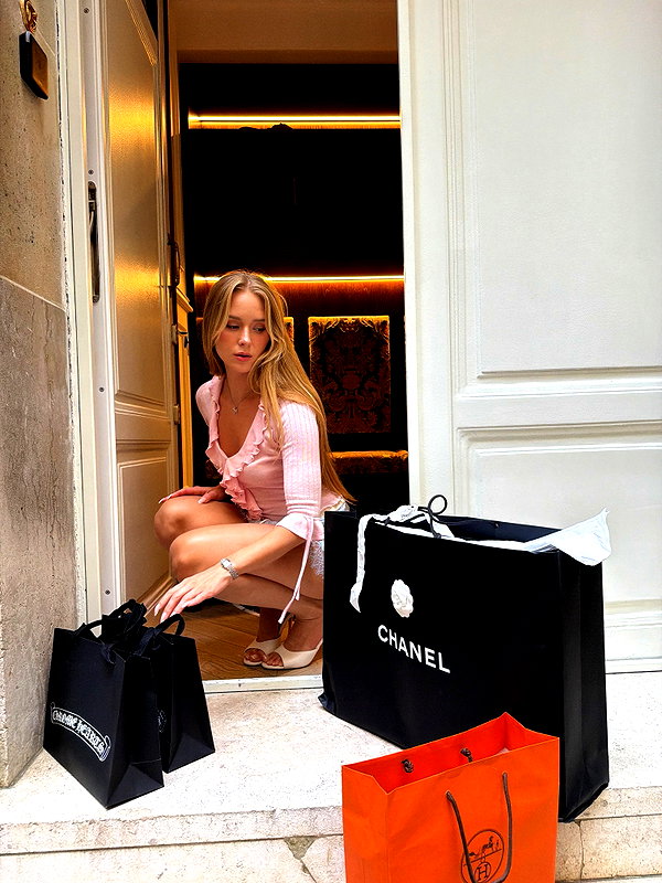 carolinezalog instagram image archive image