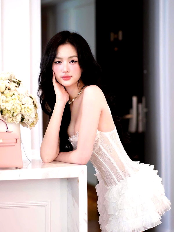 lyhythuedoxinh instagram image archive image