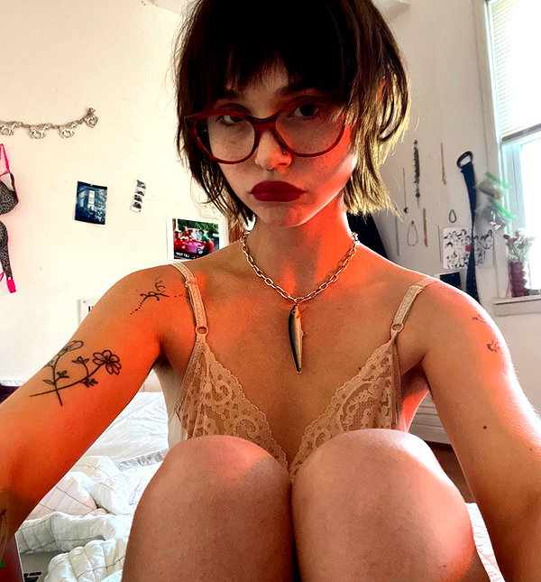 Archived image from @lolabllue on Instagram