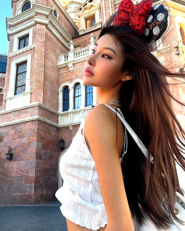 ll.lu1s instagram image archive image