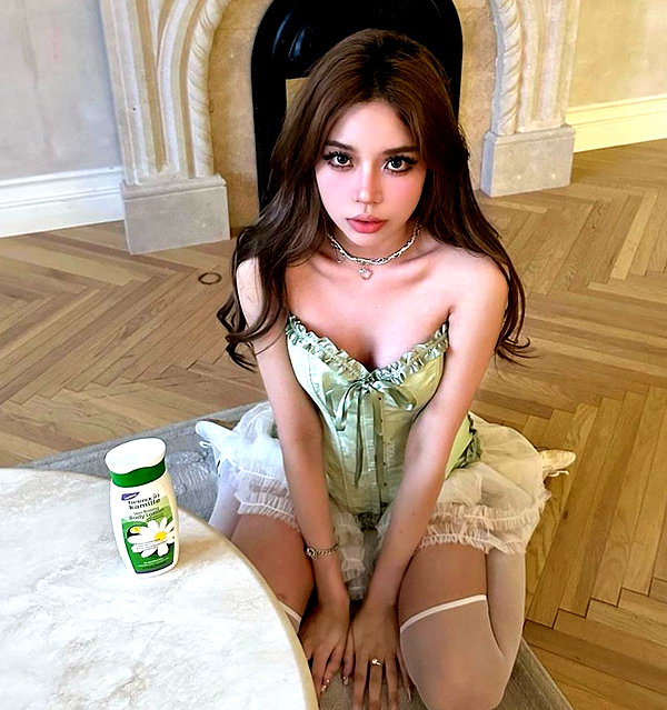baddiesessence instagram image archive image