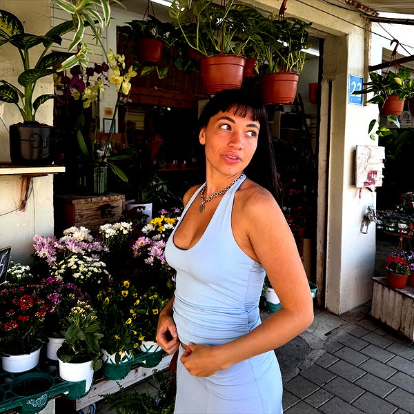 romi_henenson instagram image archive image