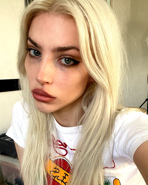 anya4everr instagram image archive image