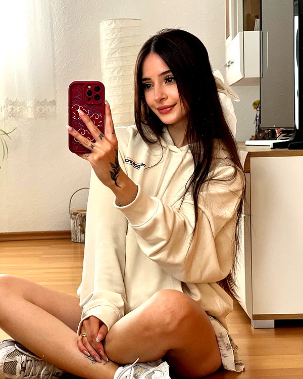 cata.leyah instagram image archive image