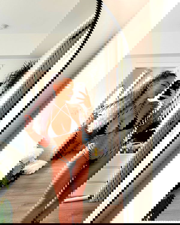 itshayleydavies itshayleydavies archive image