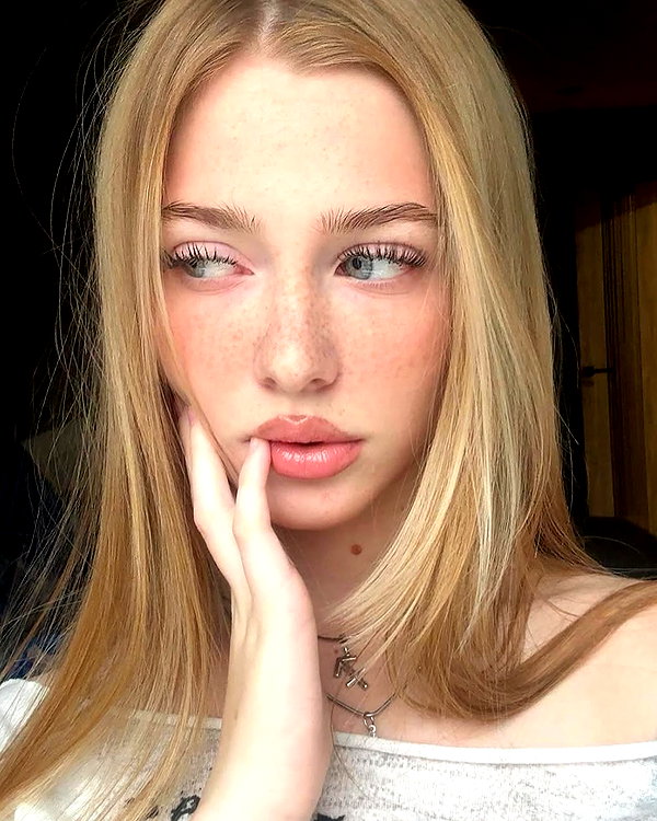 baddiesessence instagram image archive image