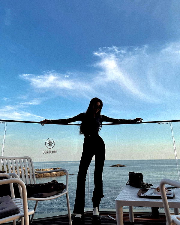 dear.zia instagram image archive image