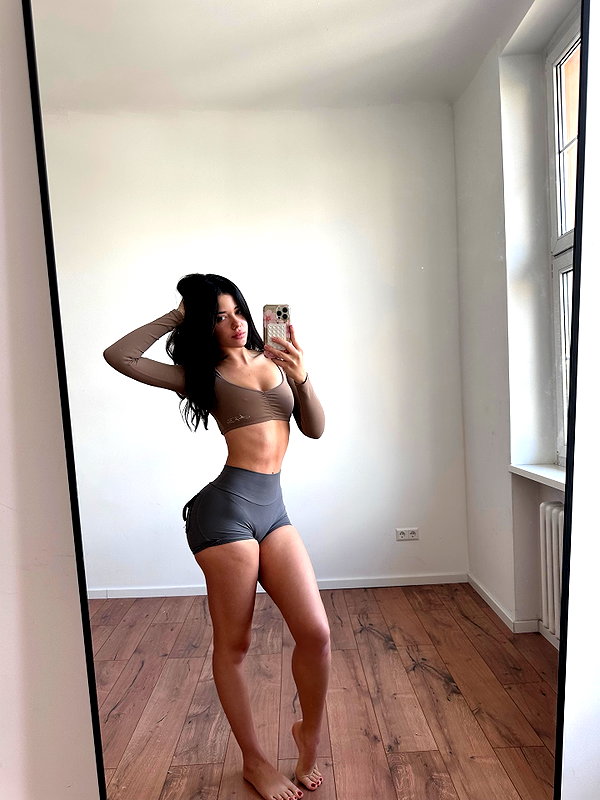 vanessa.rhd instagram image archive image