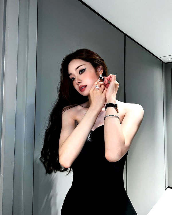 dear.zia instagram image archive image