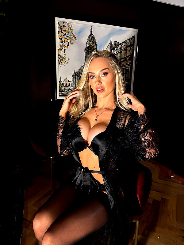 rhiannonbluee instagram image archive image