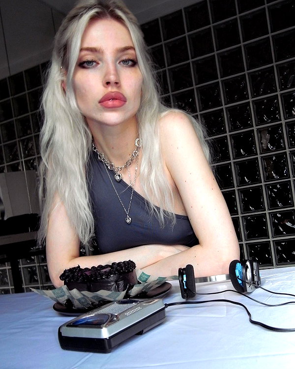 anya4everr instagram image archive image