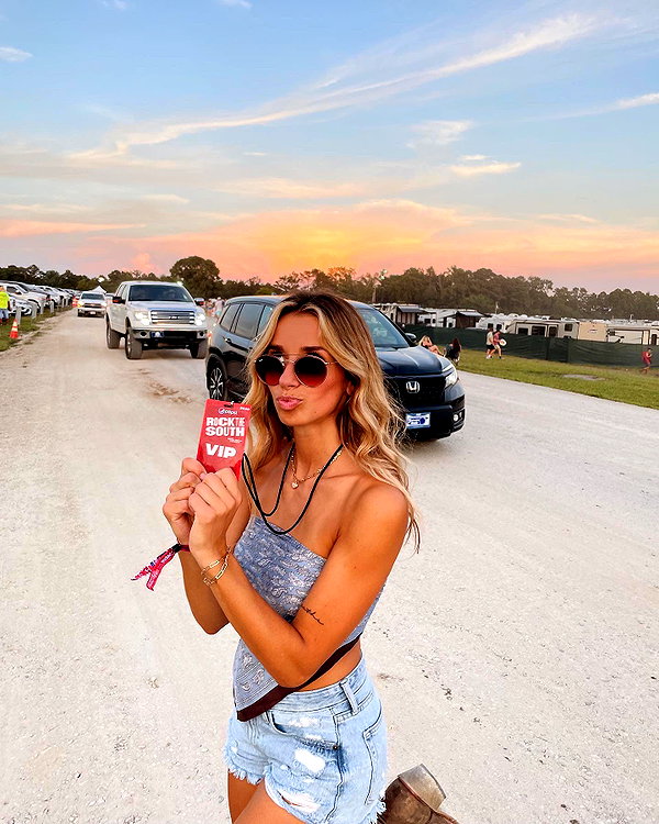 sadieemckennaa instagram image archive image