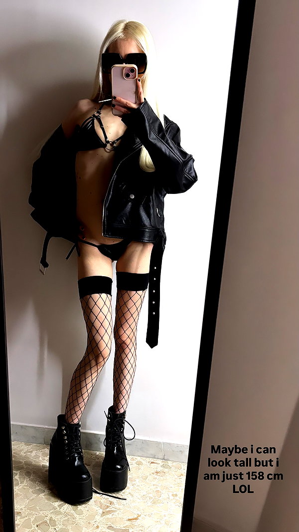 roxiechelon2 archive image