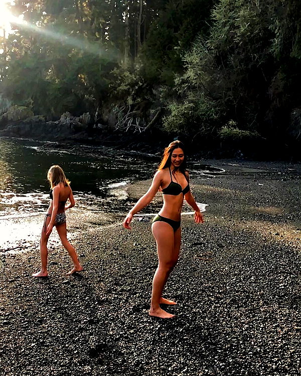 cait.knight instagram image archive image