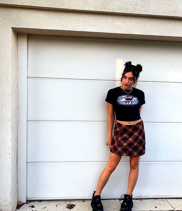 romi_henenson instagram image archive image