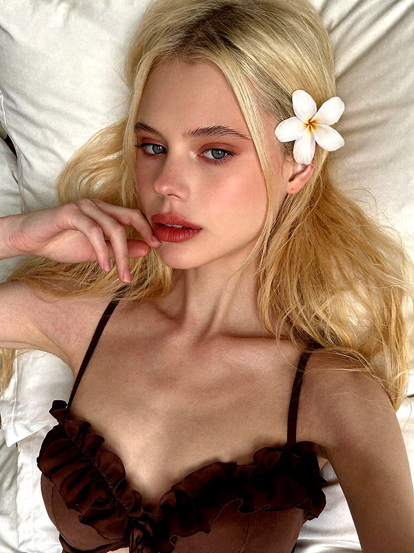 alisen.mari instagram image archive image