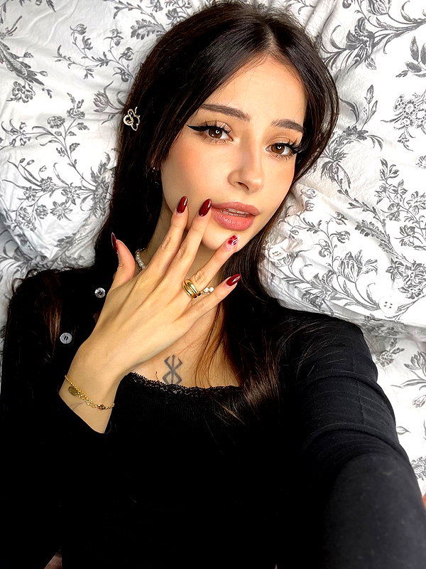 cata.leyah instagram image archive image