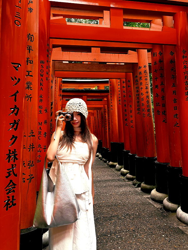 e.shao_417 instagram image archive image