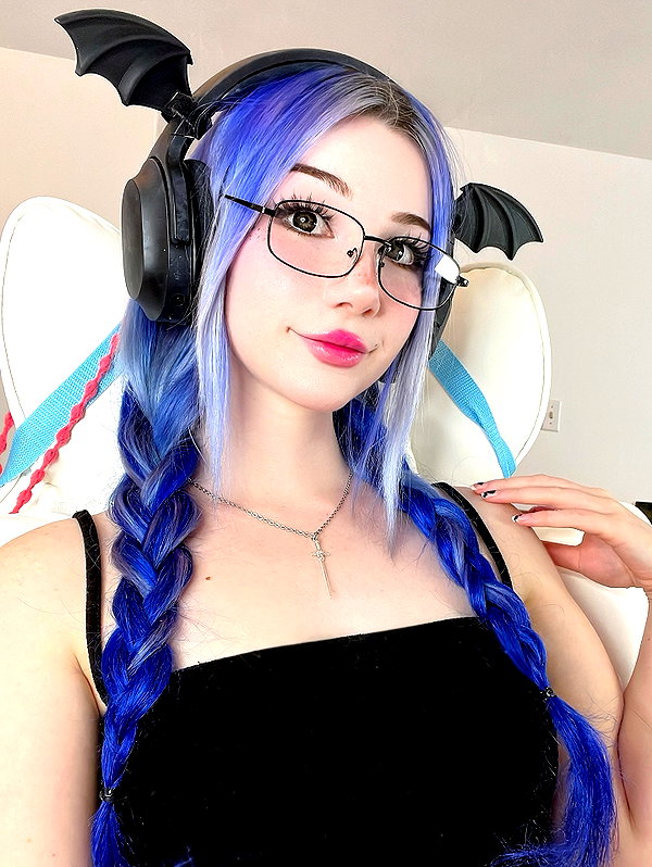 danielle.mercedie instagram image archive image