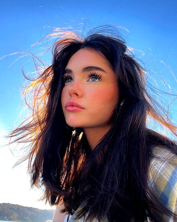 baddiesessence instagram image archive image