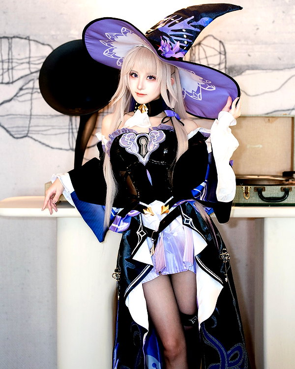 miee_cos instagram image archive image