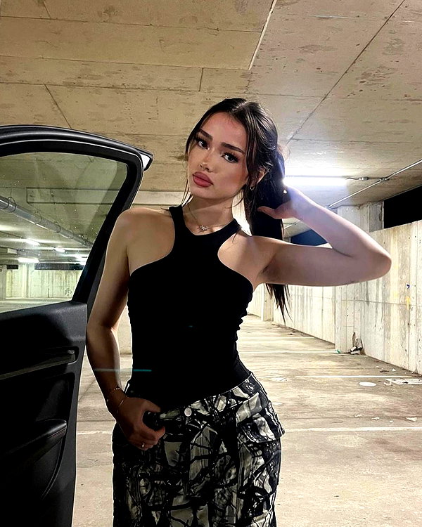 baddiesessence instagram image archive image