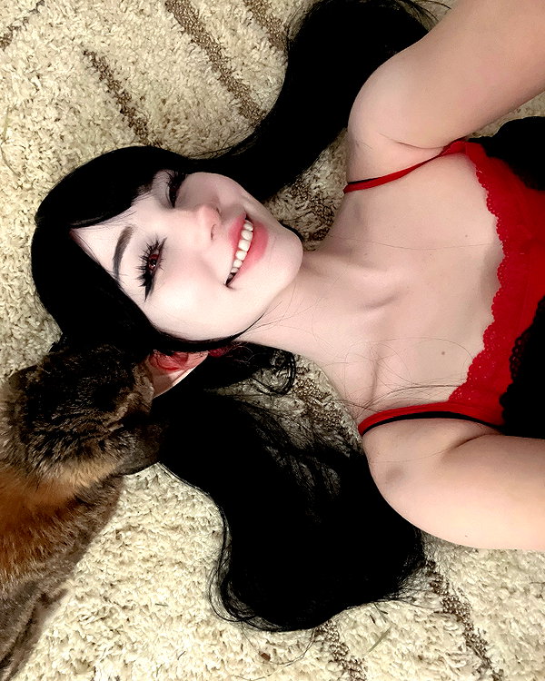 danielle.mercedie instagram image archive image