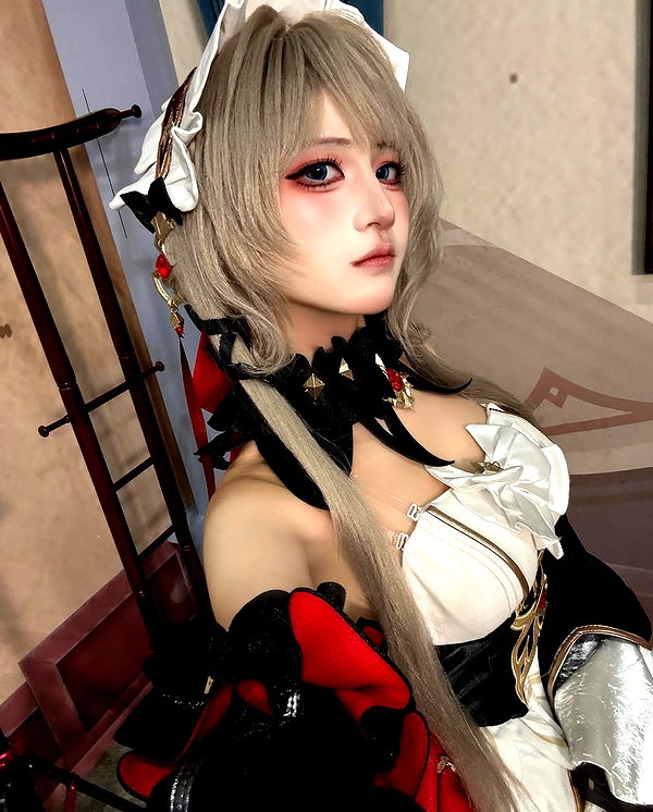 miee_cos instagram image archive image
