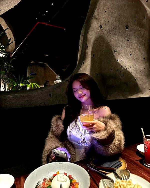 lyhythuedoxinh instagram image archive image
