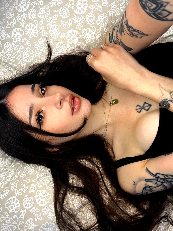 cata.leyah instagram image archive image