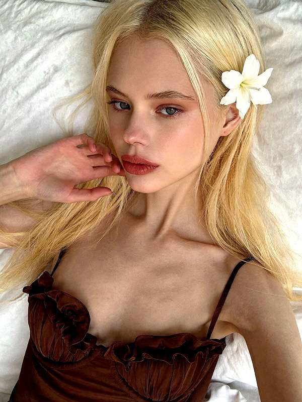 alisen.mari instagram image archive image