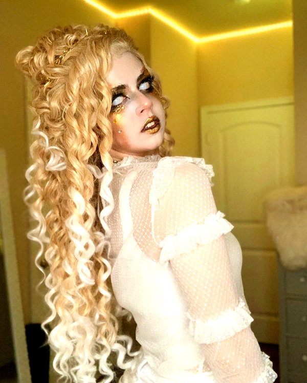 yeahimcaroline instagram image archive image