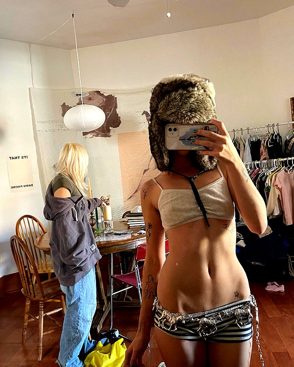 Archived image from @lolabllue on Instagram
