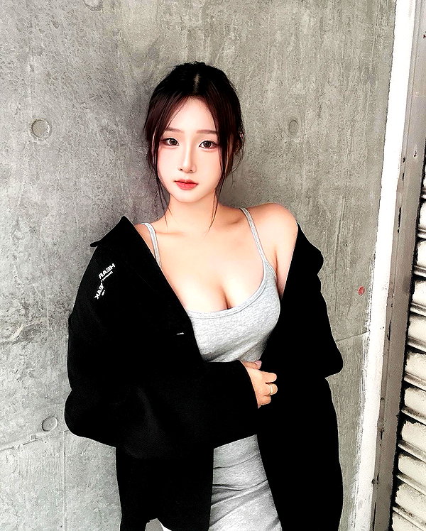 lai_931201 instagram image archive image