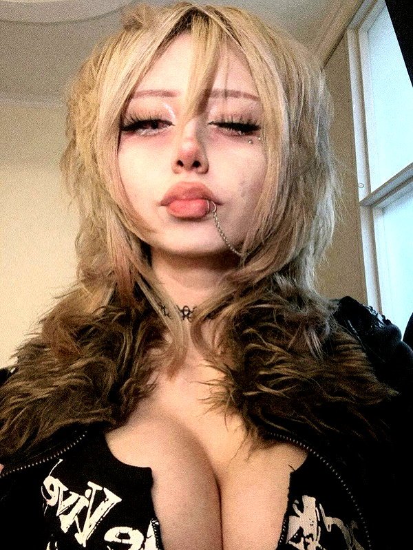 felinaaxi instagram image archive image