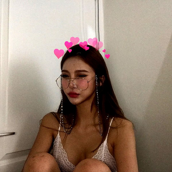 Archived image from @heroineseen on Instagram
