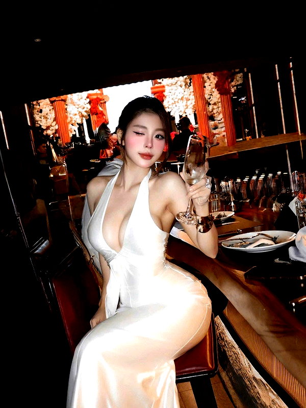 lyhythuedoxinh instagram image archive image