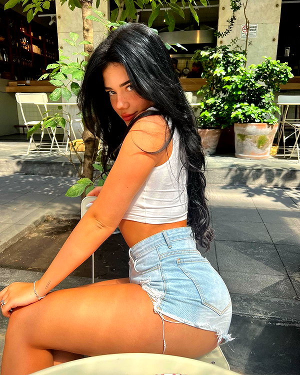 vanessa.rhd instagram image archive image