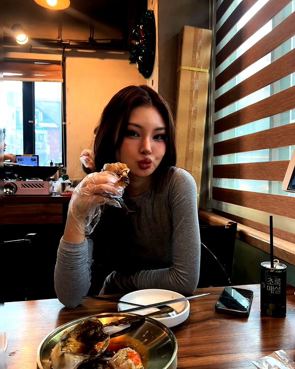 ll.lu1s instagram image archive image