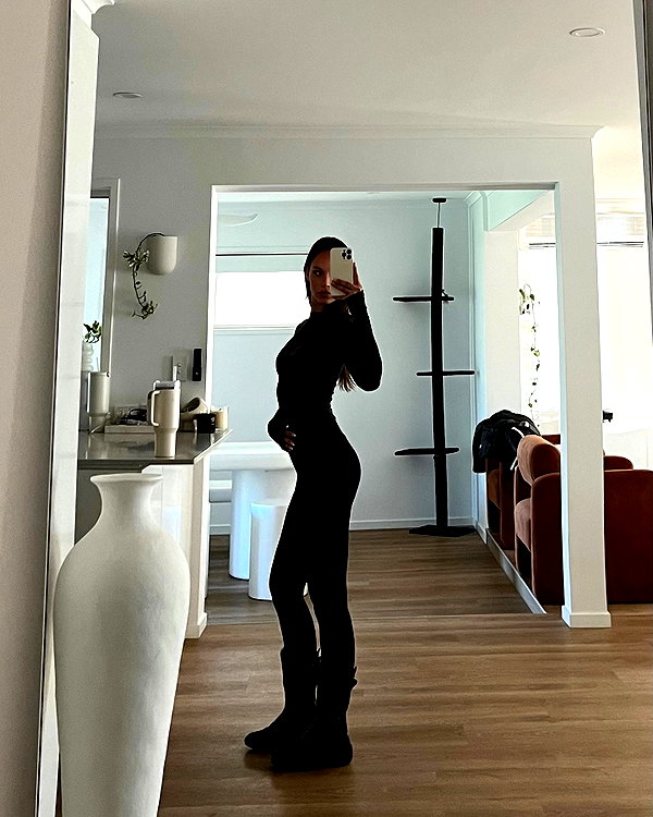 olivia.mathers instagram image archive image