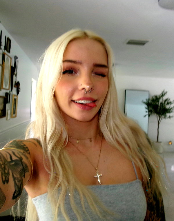 peachtoot.plz instagram image archive image