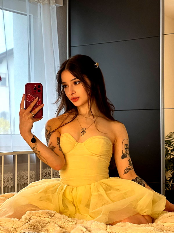 cata.leyah instagram image archive image