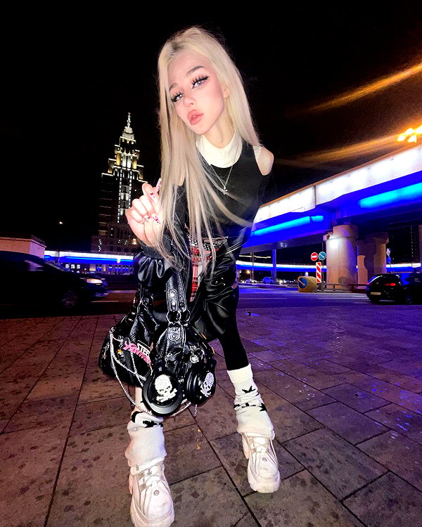 vik4au instagram image archive image