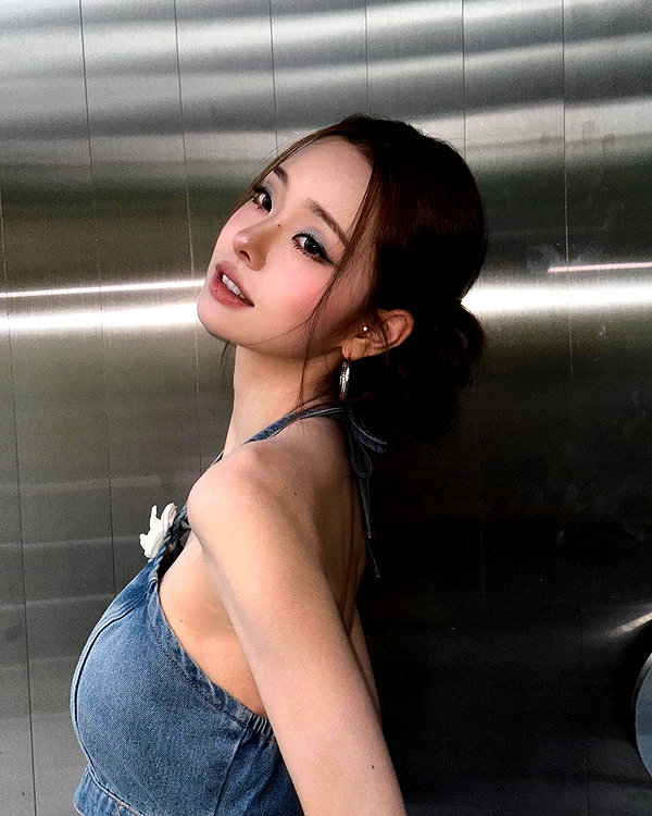 dear.zia instagram image archive image