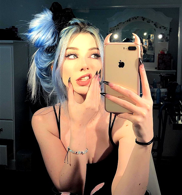 danielle.mercedie instagram image archive image