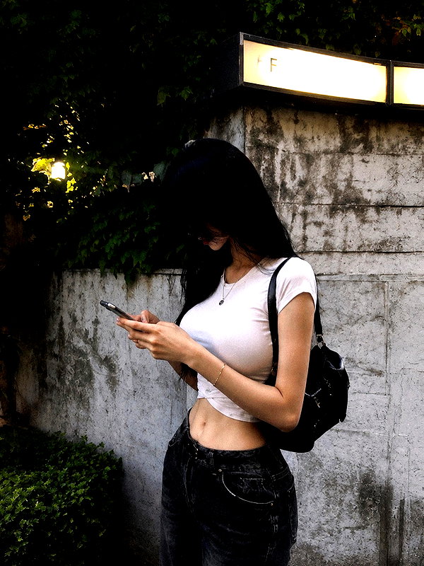Archived image from @owol.xx on Instagram