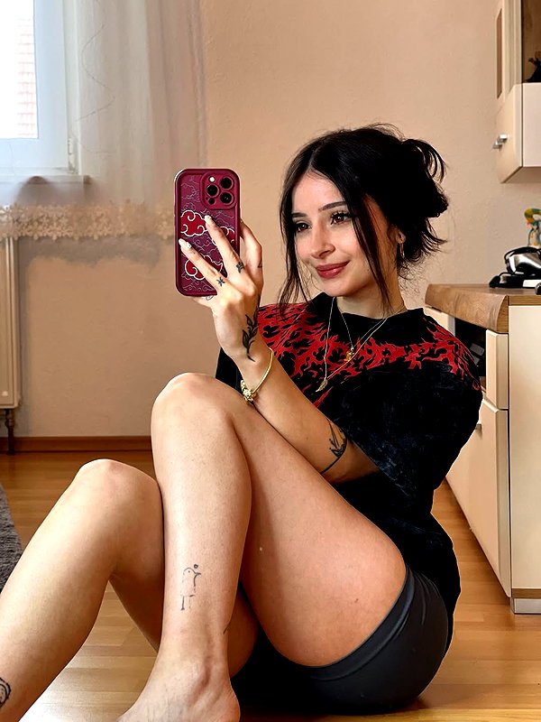 cata.leyah instagram image archive image