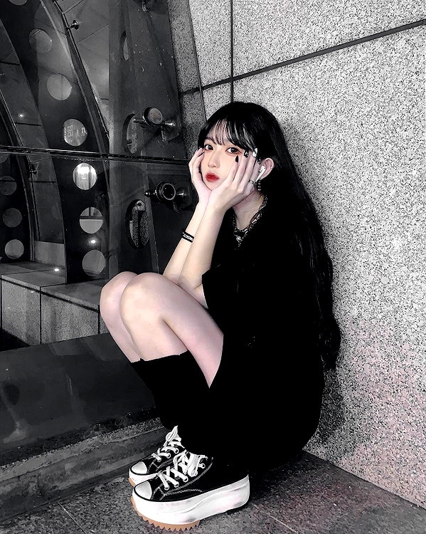 nixqq.425_ instagram image archive image